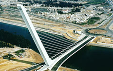 Vista aérea del puente sobre el rio Guadalquivir