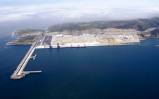 Vista aérea de la totalidad el puerto de El Ferrol, visualizando el dique añadido